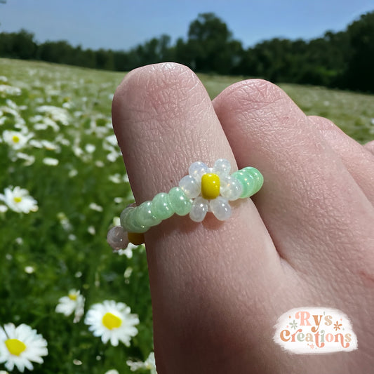 Pearly Daisy Flower Green Ring